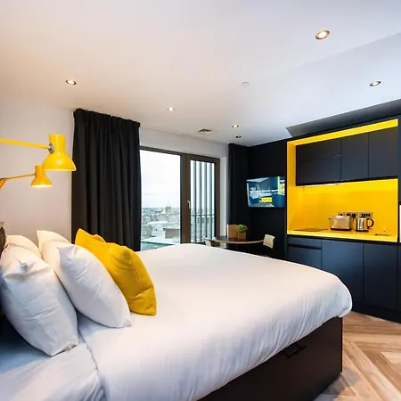 Ξενοδοχείο με διαμερίσματα Staycity Castle 4*